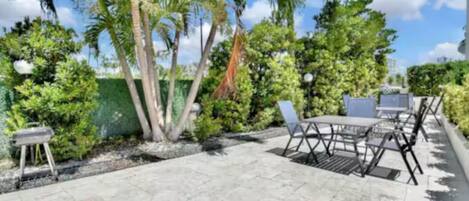 Estúdio, vista para a praia | Opções para refeição ao ar livre