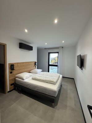 6 habitaciones, tabla de planchar con plancha, wifi y ropa de cama 
