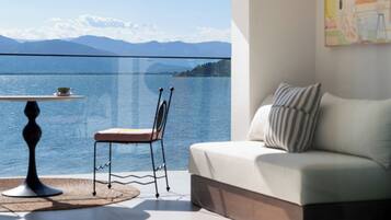 Luxe suite, patio, uitzicht op zee | Balkon