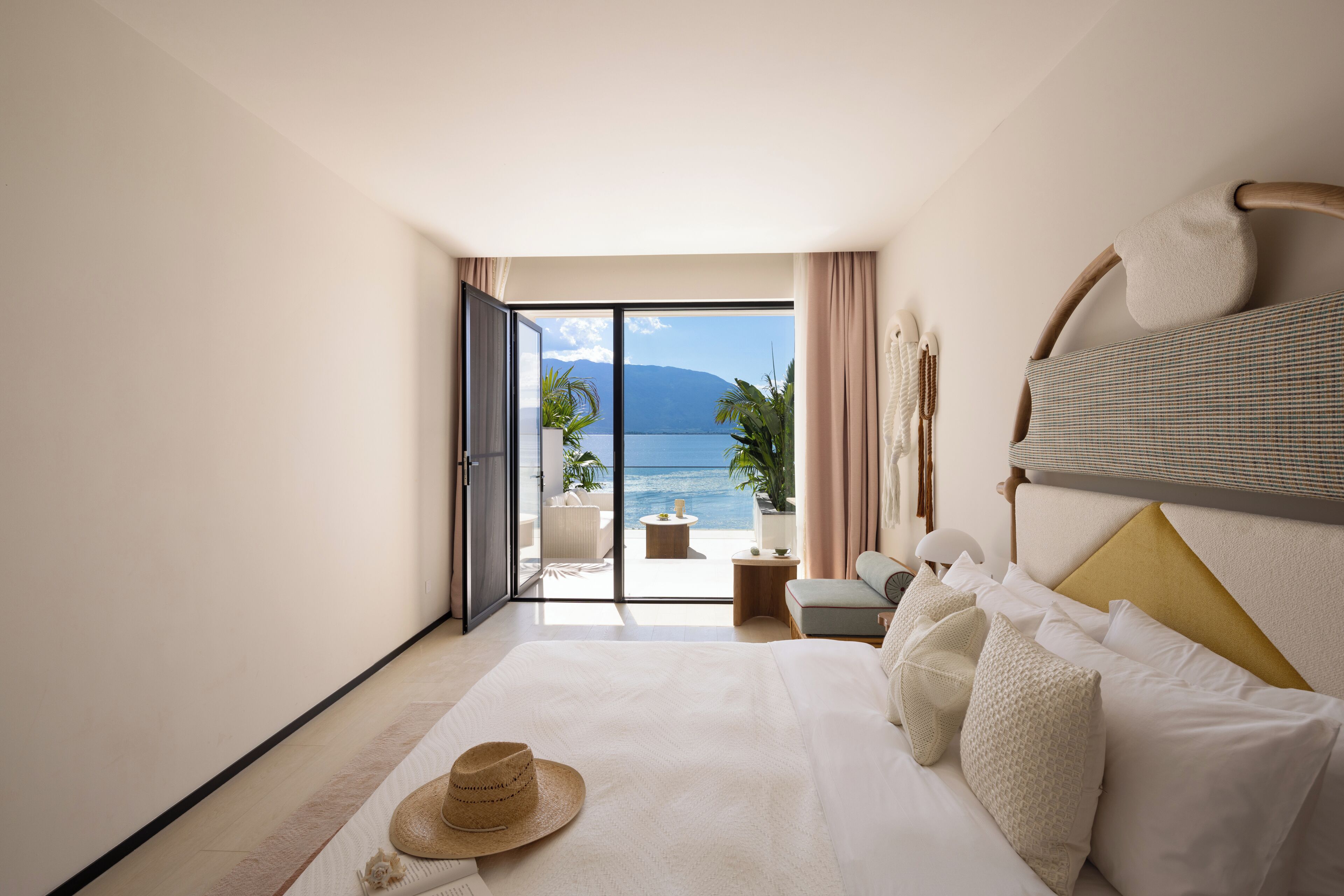 Superior Double Room, Patio, Sea View | Living room