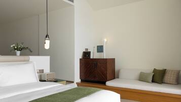 Minibar, individually decorated, individually furnished, blackout drapes