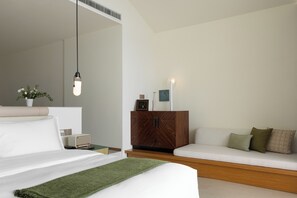 Senior Double Room, Patio, Sea View | Minibar, individually decorated, individually furnished, blackout drapes - Arcadia Feng Sui Hua Kai Seaview Hotel (Dali)