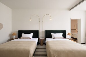 Phòng 2 giường đơn Superior, sân hiên, quang cảnh đồi núi | Minibar, trang trí khác biệt, trang bị nội thất với thiết kế riêng biệt 