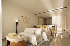 Signature Double Room, Patio, Sea View | Minibar, individually decorated, individually furnished - Arcadia Feng Sui Hua Kai Seaview Hotel (Dali)