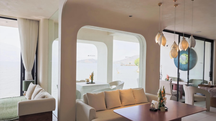 阿凯缇娅安止风随花开海景度假酒店