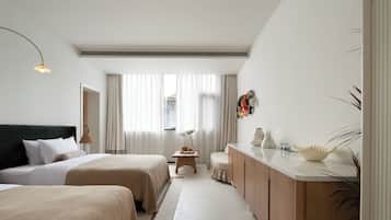 Tomannsrom – superior, terrasse, utsikt mot høyde | Minibar, individuelt dekorert, individuelt innredet og blendingsgardiner