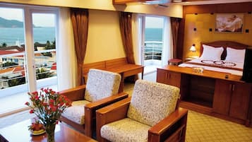 Chambre Familiale, vue partielle sur l'océan