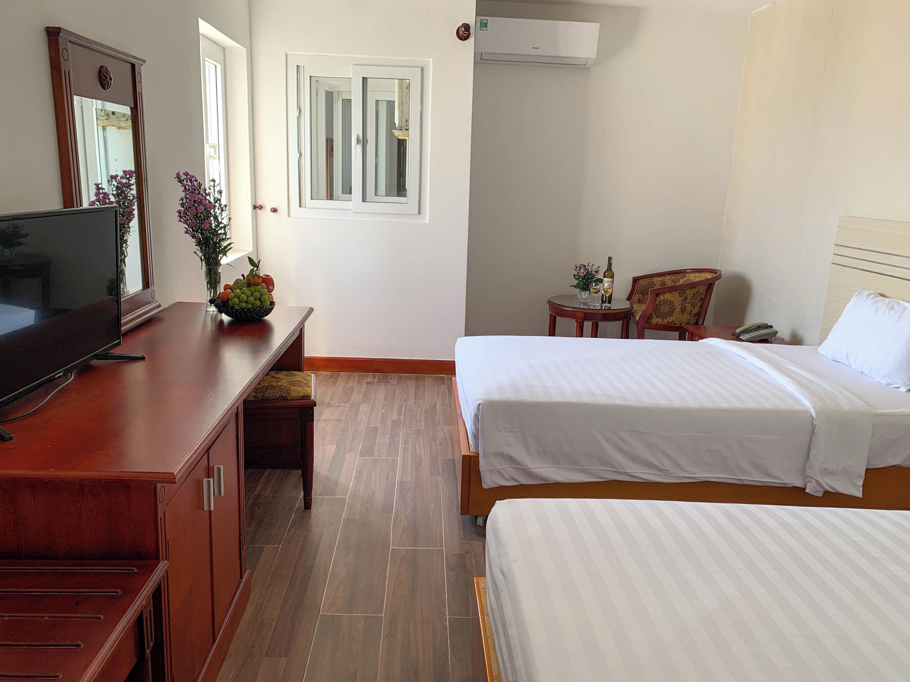 Superior Room, City View | Minibar, in-room safe, desk, laptop workspace
