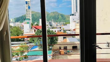 Deluxe Room, City View | Minibar, in-room safe, blackout drapes, soundproofing