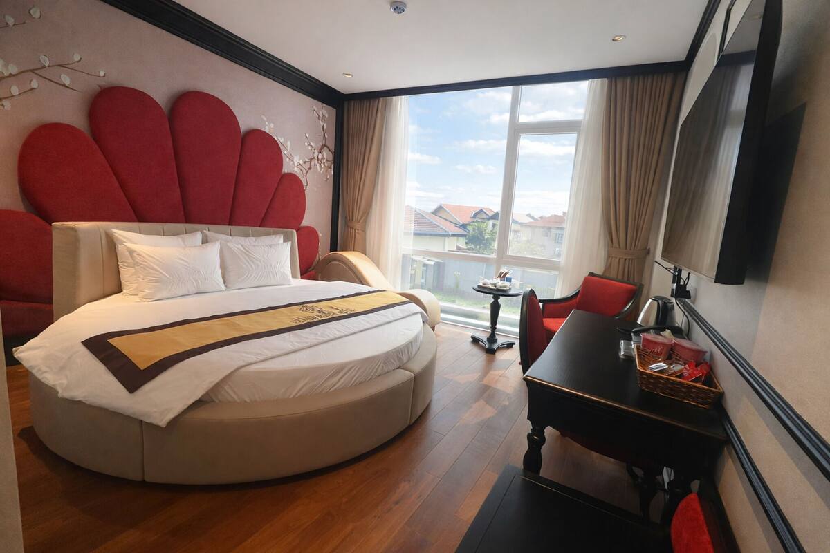 Quarto casal luxo, sacada | Escrivaninha, Wi-Fi de cortesia, roupa de cama