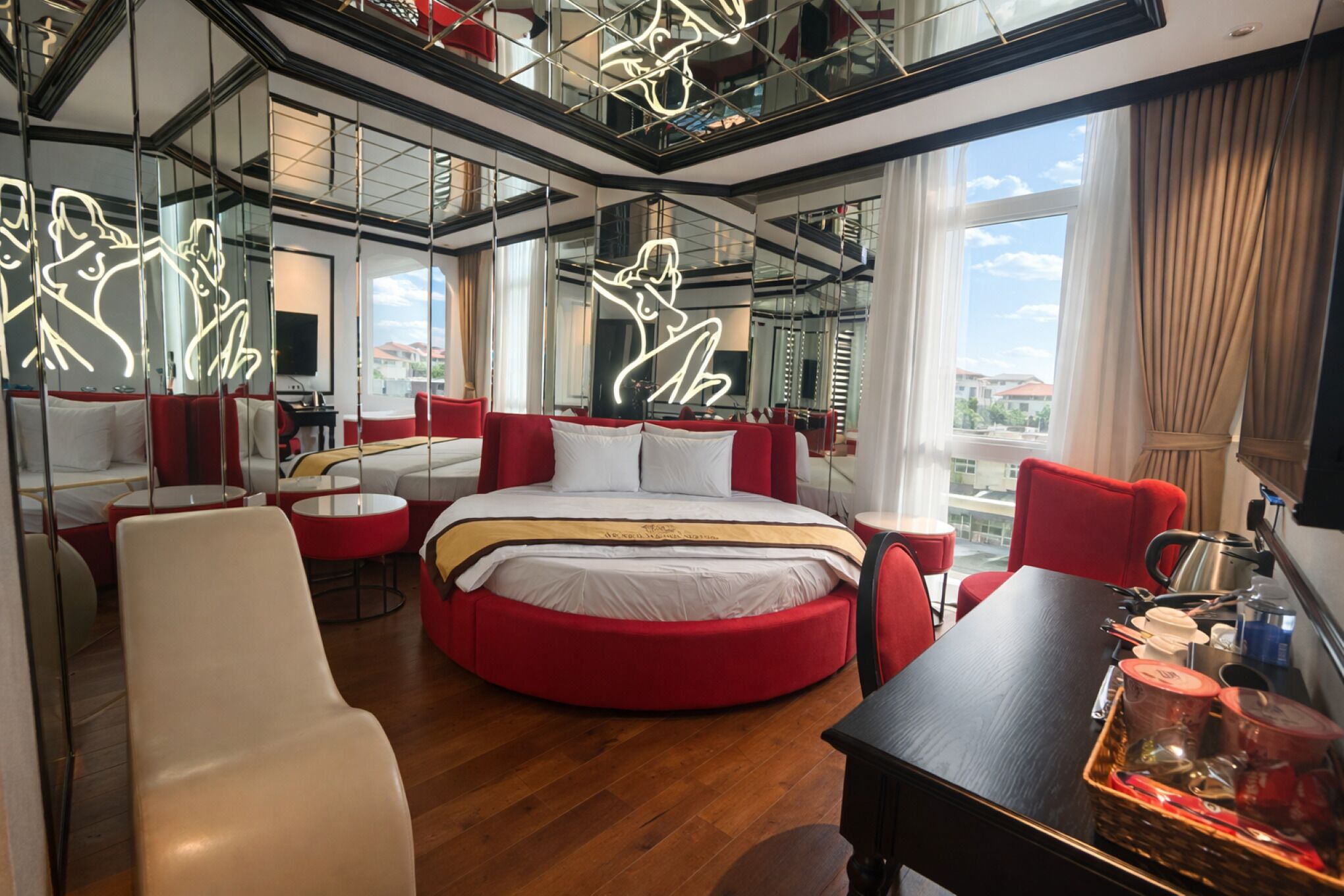 Deluxe Double Room, Balcony | Desk, free WiFi, bed sheets