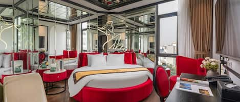 Deluxe tweepersoonskamer, balkon | Een bureau, gratis wifi, beddengoed