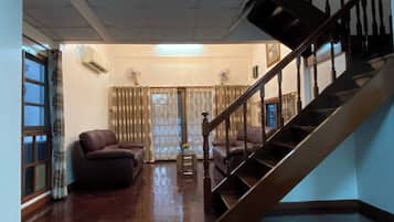 Bungalow, 4 Bedrooms, Accessible, Terrace | Living room