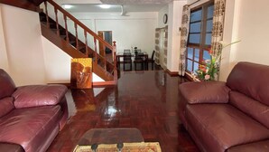 Bungalow, 4 chambres, accessible aux personnes à mobilité réduite, terrasse | Salle de séjour