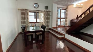 Bungalow, 4 Schlafzimmer, barrierefrei, Terrasse | Esszimmer