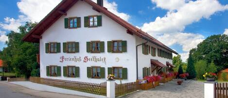 Esterni