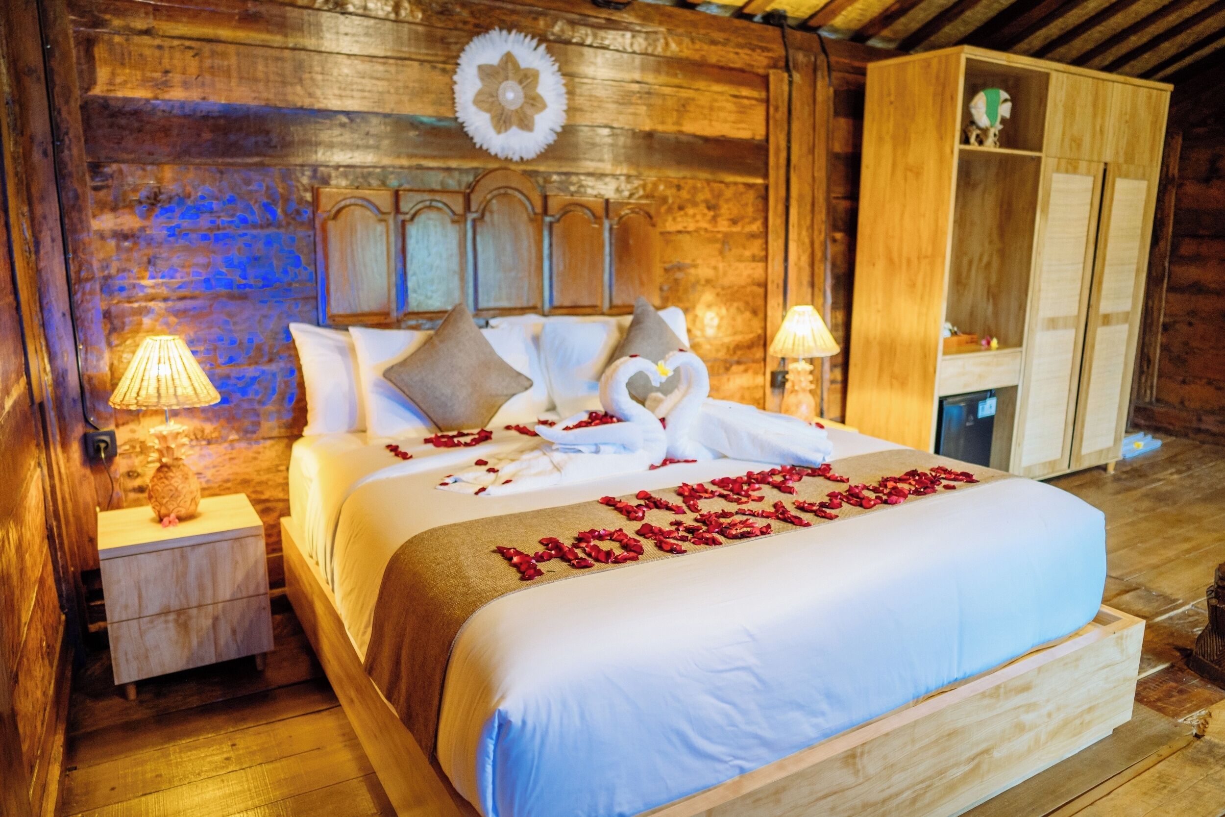 One Bedroom Deluxe Villa | Desk, free WiFi, bed sheets