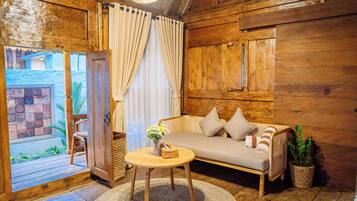 Escritorio, wifi gratis y ropa de cama