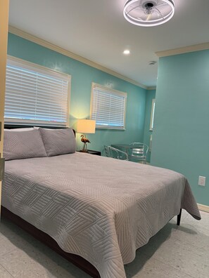 Bügeleisen/Bügelbrett, Internetzugang, Bettwäsche