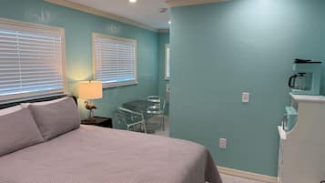 Bügeleisen/Bügelbrett, Internetzugang, Bettwäsche