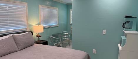 Iron/ironing board, internet, bed sheets