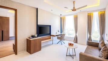 頂級套房, 陽台 | 客房內保險箱、書桌、免費無線上網