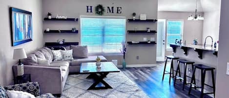 Älytelevisio, kirjoja, stereot