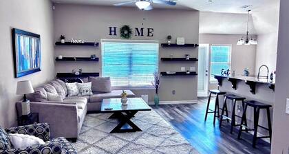 Spacious 3BR Retreat-Sleeps 8- Pet Friendly, Backyard Oasis, Near Tulsa