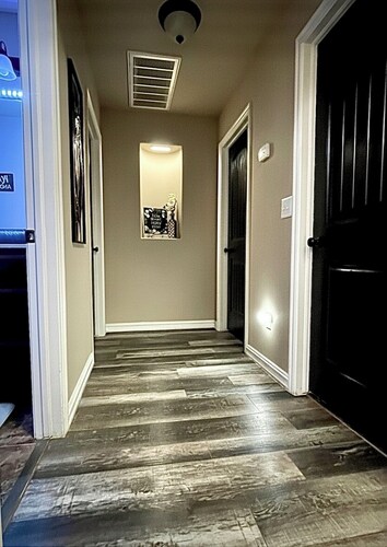 Spacious 3 BR on Dead End-Fast Wi-Fi, Work Desk - Minutes to Tulsa Attractions