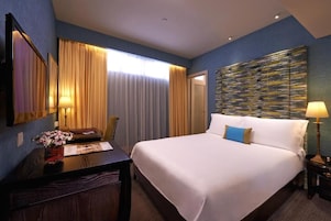 Deluxe-herbergi - reyklaust | Öryggishólf í herbergi, skrifborð, vinnuaðstaða fyrir fartölvur