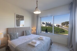 4 عدّة غرف نوم ومكواة/لوح كي وخدمة الإنترنت وملاءات أسرّة