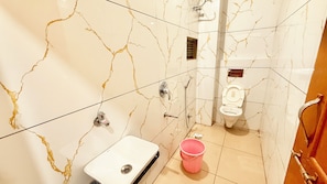 Family Room | Bathroom - Hotel P & L near Mahakaleshwar Temple  (Ujjain)