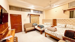Deluxe Quadruple Room - Hotel P & L near Mahakaleshwar Temple  (Ujjain)
