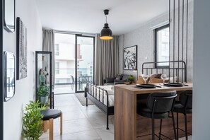 Interior - Dusk - Studio by Plus 49 in Mackenzie (Larnaca)