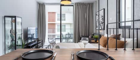 Studio, 1 Double Bed with Sofa bed, Kitchenette, City View | In-room dining