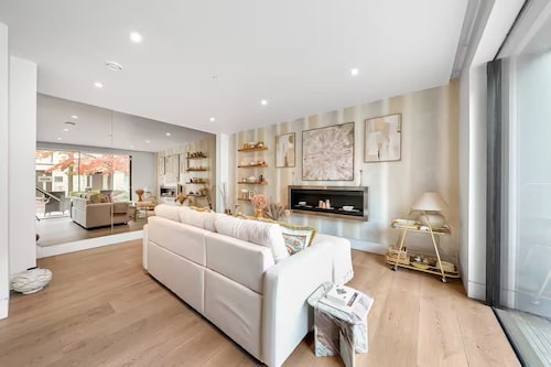 The Villas W9 -a gated development near Notting Hill/Paddington- private parking