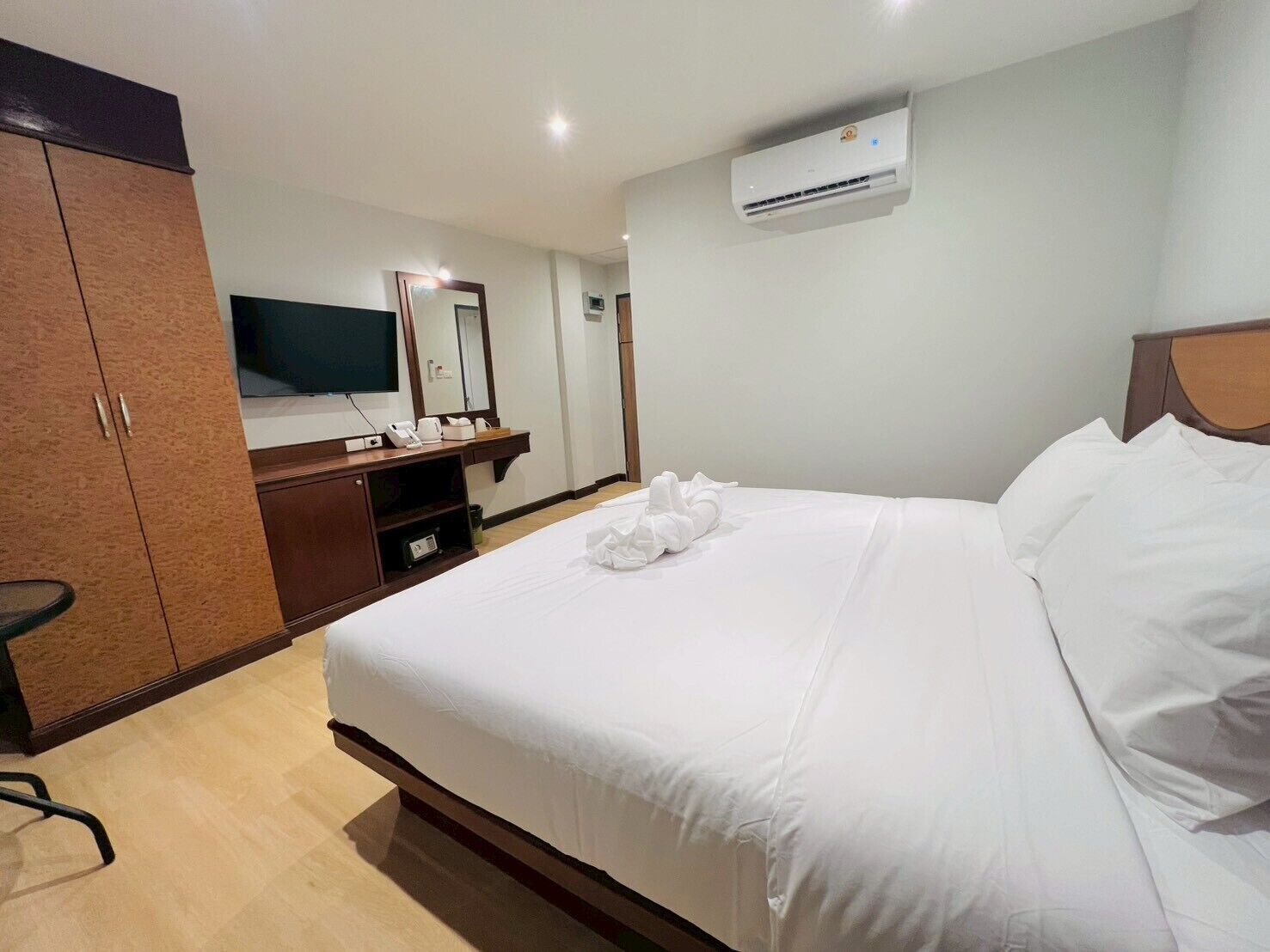 Standard Double Room | Peti besi dalam bilik, langsir/tirai gelap terus, Wi-fi percuma 