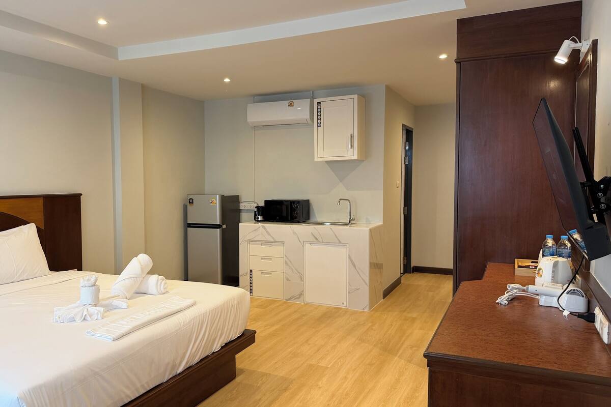 Habitación Deluxe doble | Caja fuerte, cortinas opacas, wifi gratis y ropa de cama