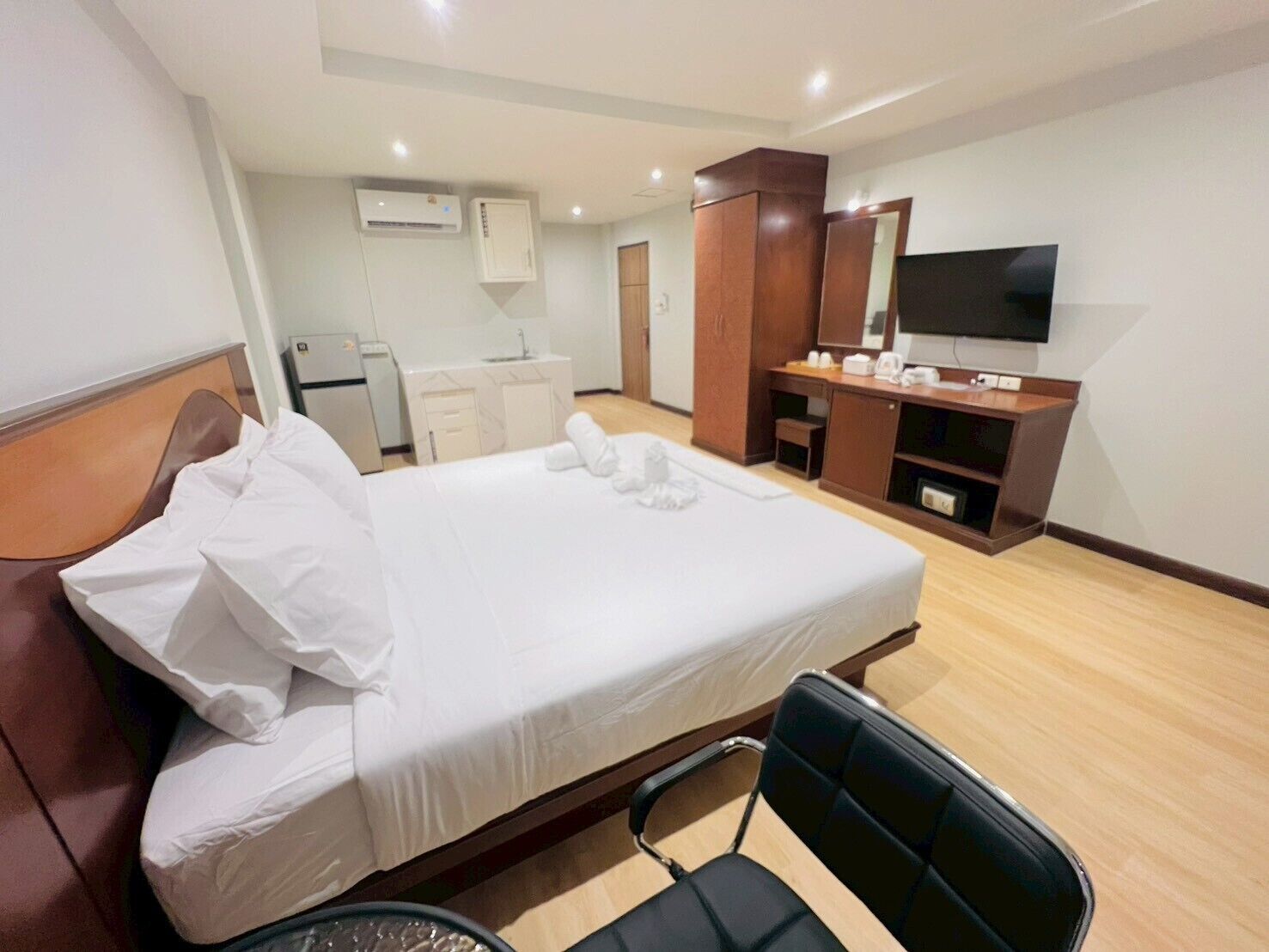 Deluxe Double Room | Peti besi dalam bilik, langsir/tirai gelap terus, Wi-fi percuma 