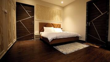 4 bedrooms, free WiFi, bed sheets, wheelchair access