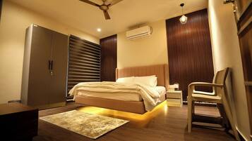 4 室のベッドルーム、インターネット、ベッドシーツ