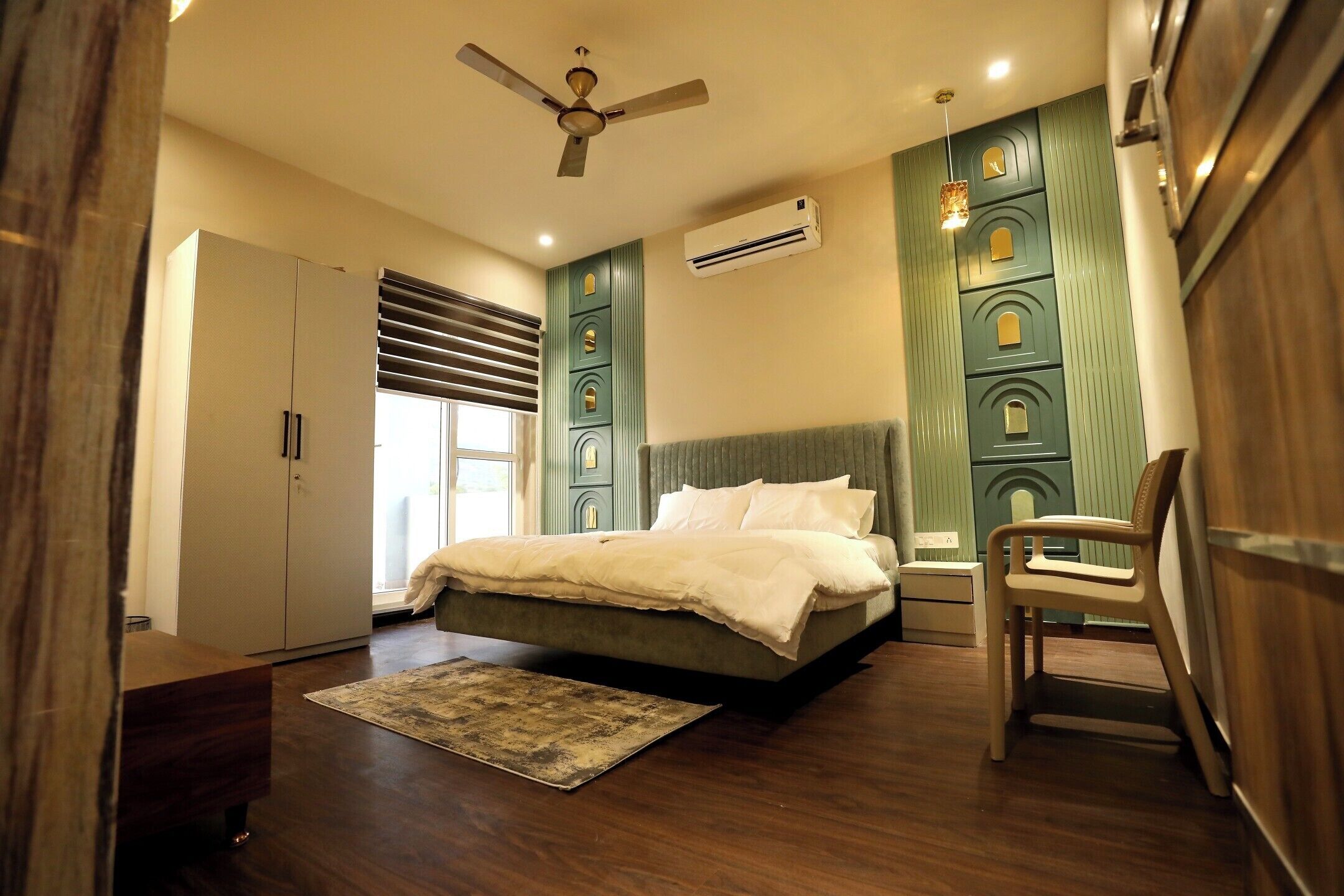 4 quartos, acesso à internet, roupa de cama