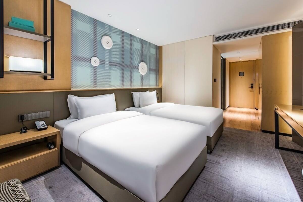 Comfort Twin Room, City View