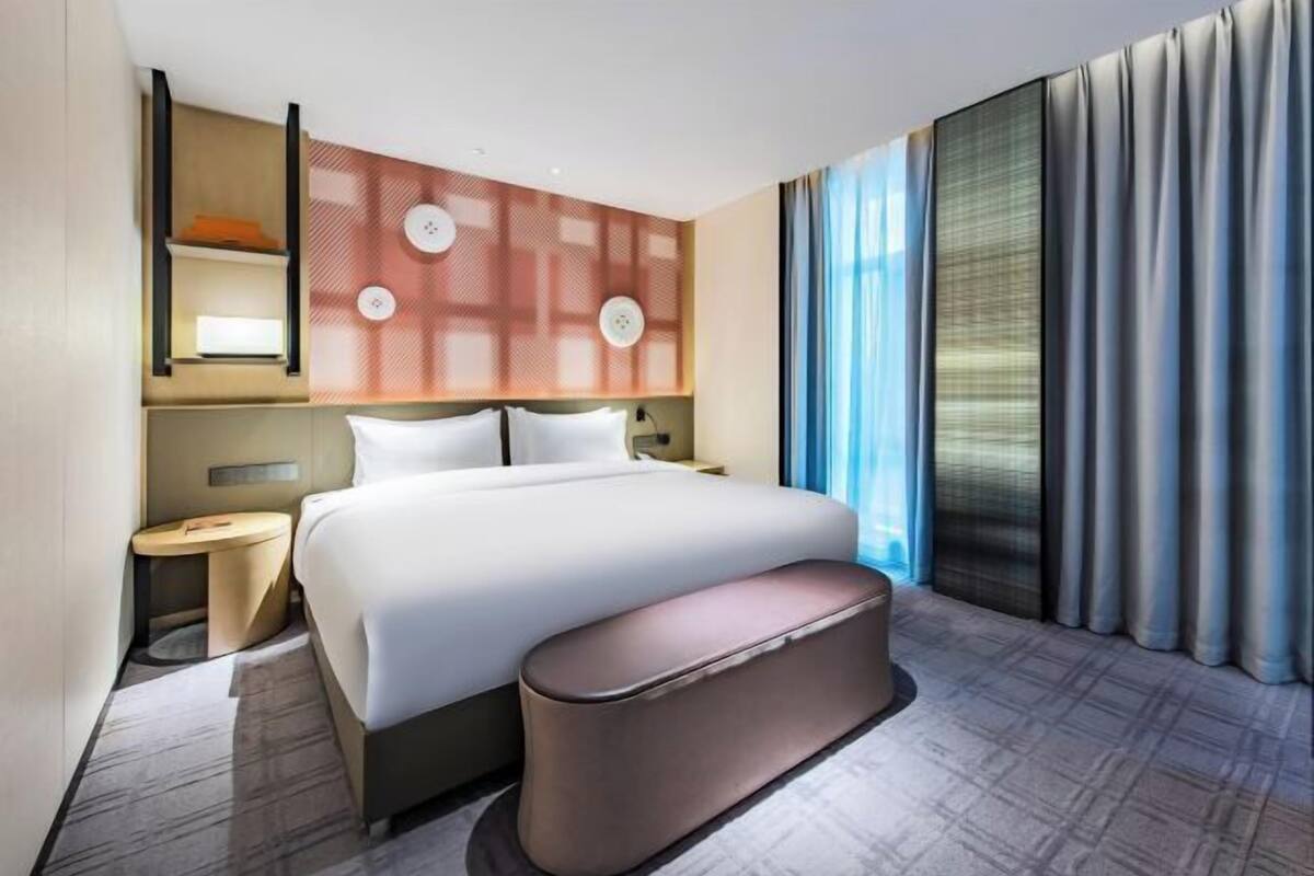Down comforters, minibar (free items), blackout drapes, WiFi (free)
