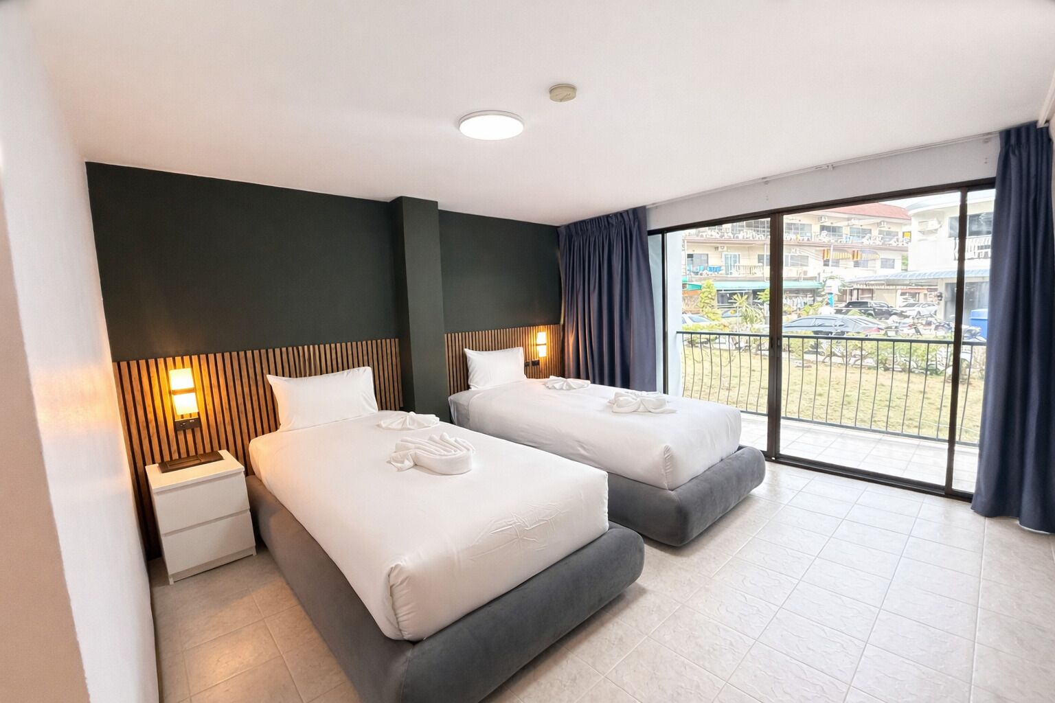 Habitación Deluxe con 2 camas individuales, balcón | Wifi gratis 