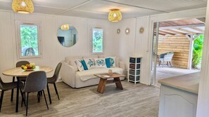 TV - Villa Botanica, sleeps 6, swimming pool, Botanical Garden area (Deshaies)