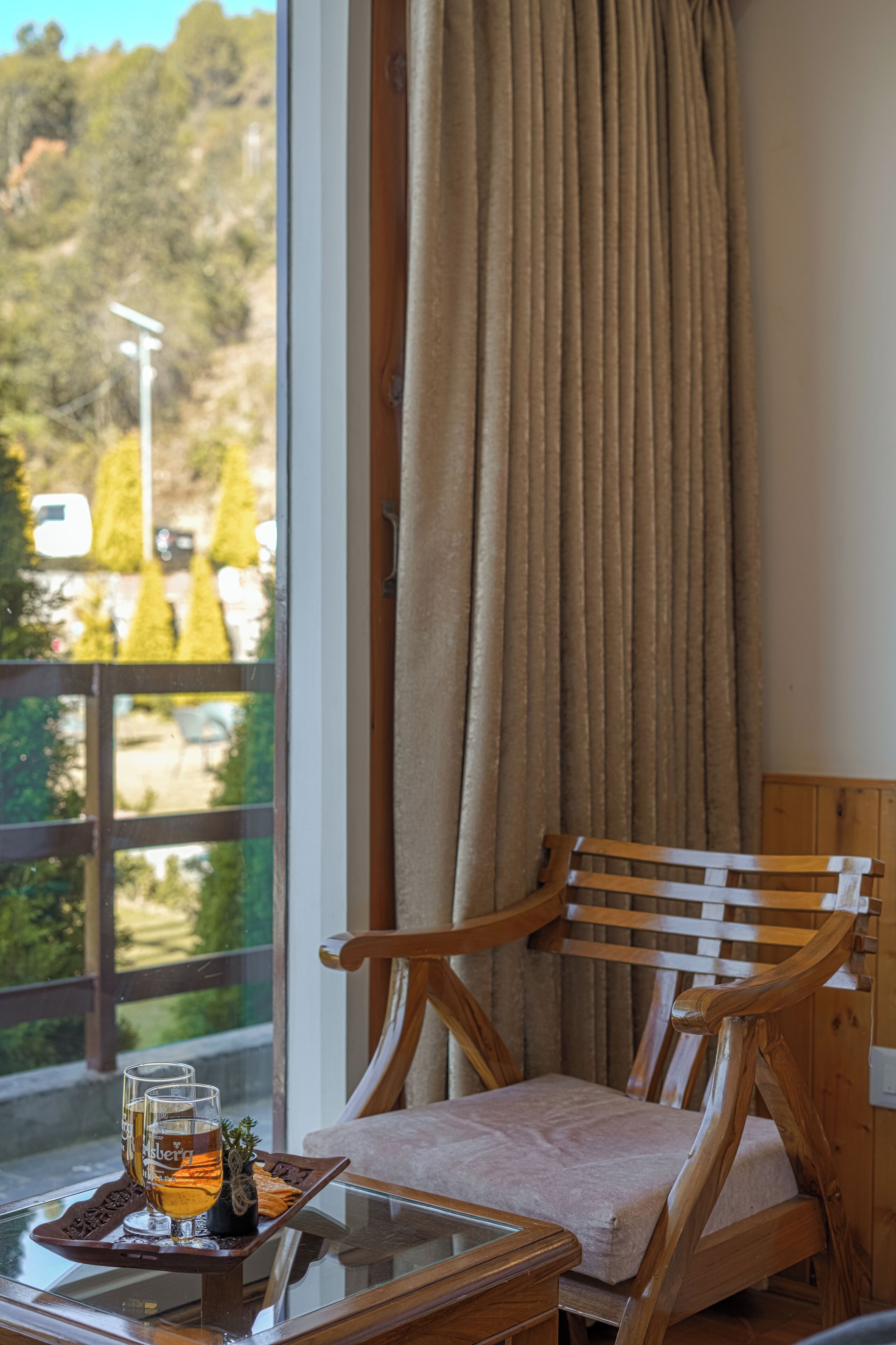 Dobbeltrom – deluxe, utsikt mot høyde | Strykejern/-brett og wi-fi (inkludert)