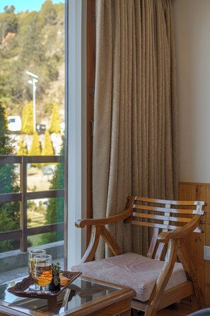 ห้องดีลักซ์ดับเบิล, วิวภูเขา | เตารีด/โต๊ะรีดผ้า, Wi-Fi ฟรี