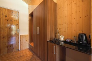 ห้องดีลักซ์ดับเบิล, วิวภูเขา | เตารีด/โต๊ะรีดผ้า, Wi-Fi ฟรี