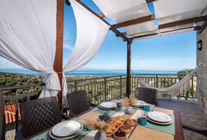 Outdoor dining - 4-Bedroom Private Pool Villa in Maroulas Rethymno (Rethymno)